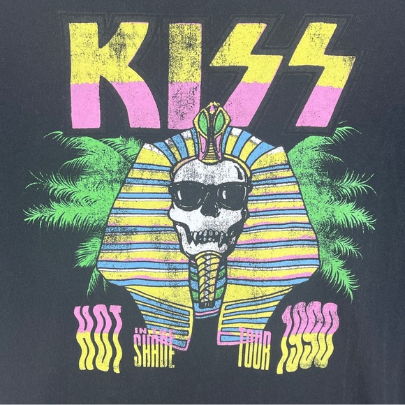 KISS Hot In The Shade Tour in 1990 Concert T Shirt Graphic Tee Size S/M - Picture 8 of 10